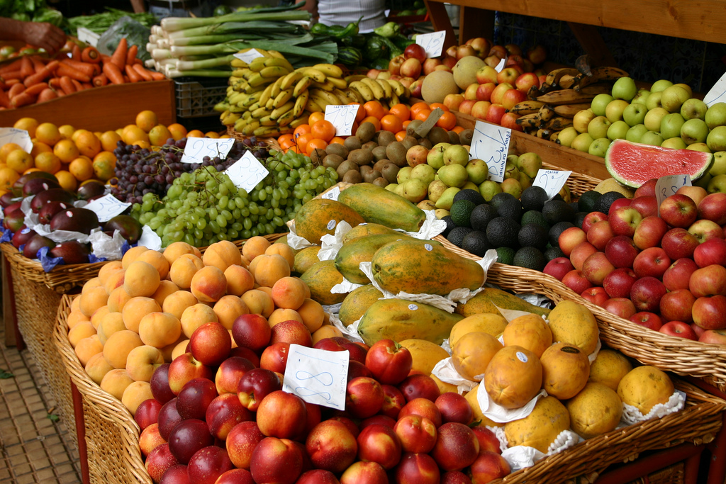 Frutas y verduras en el Mercado de los Pescadores de Funchal